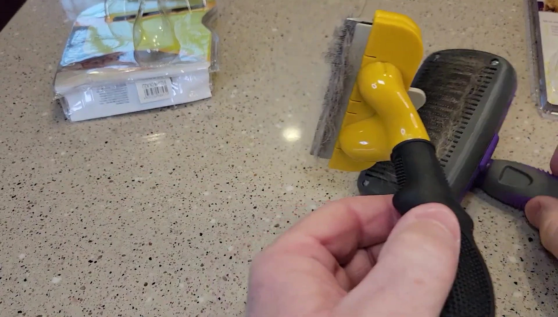 Cleaning the Hertzko brush by pressing the button.