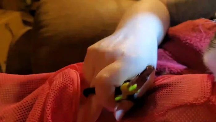 Repeat for all claws on that paw.