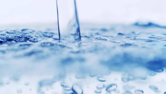 Mix marine salt (Fritz) into the RODI water in the drums. Ensure complete dissolving, with circulation and occasional mixing.