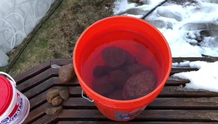 Rinse rocks thoroughly with a garden hose to remove dirt and debris.