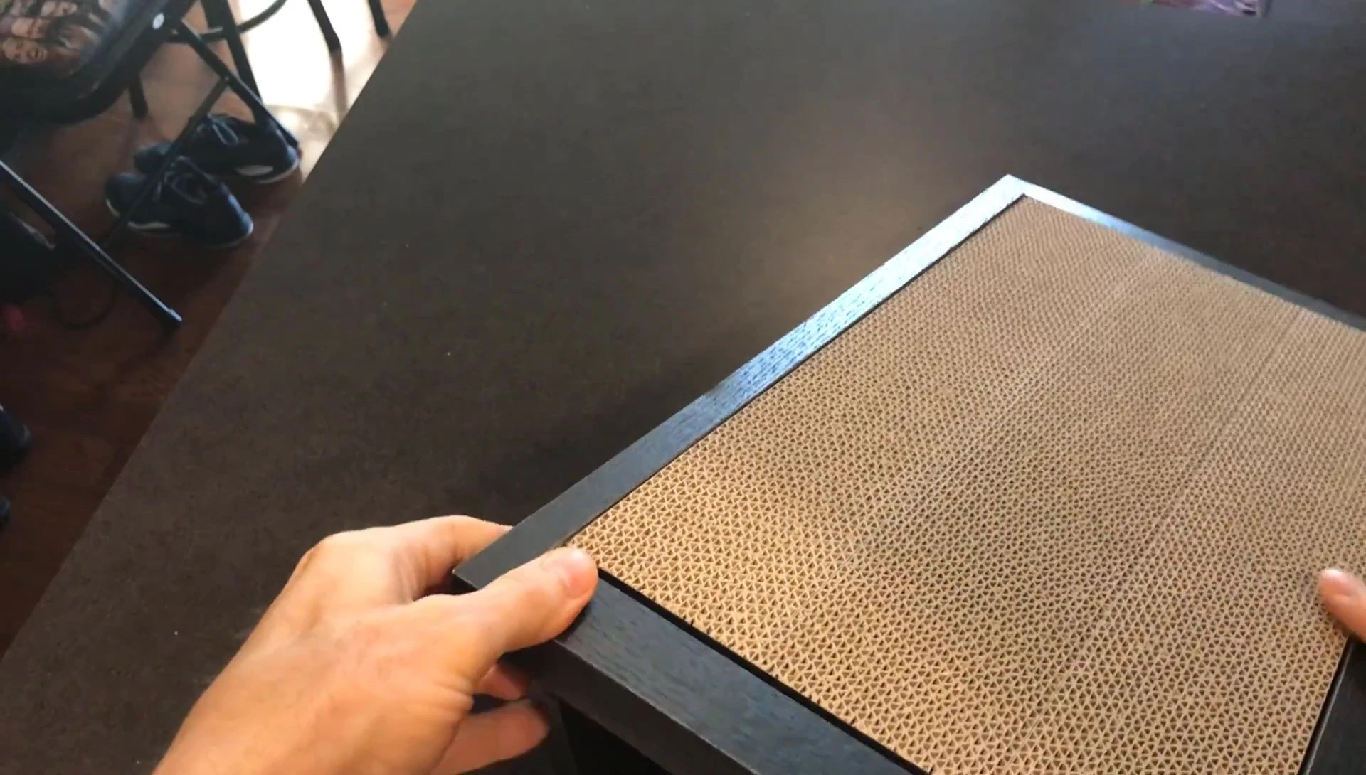 The assembled cat scratcher.