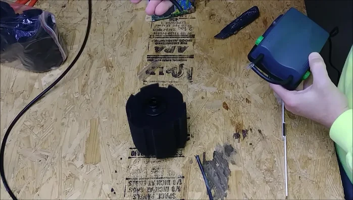 Connect the filter to the air pump via airline tubing.