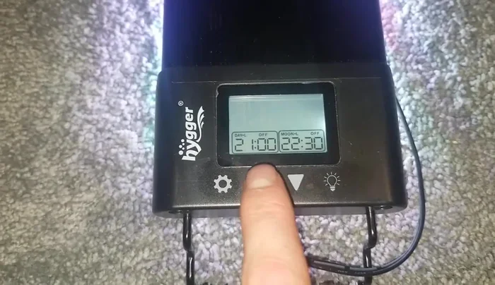 Setting the time (12-hour or 24-hour format):