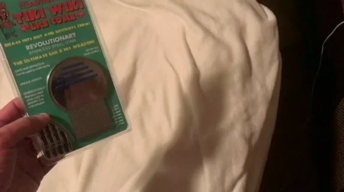 Rinse the comb frequently under running water to remove fleas and flea eggs.