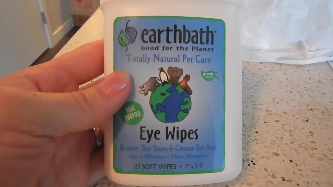 Close-up of the Earthbath Eye Wipes packaging