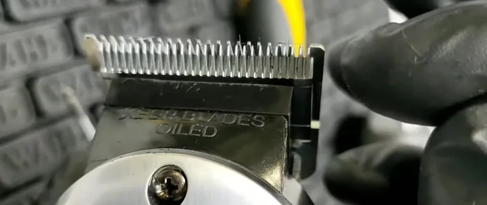 Adjust the blades: The distance between the cutting blade and the stationary blade should be 0.8 mils. The first tooth of the moving blade should line up with the second tooth of the stationary blade, and the last tooth of the moving blade should line up with the inside of the last tooth of the stationary blade.