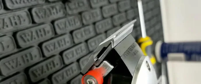 Ensure the blades are slightly to the right of center on the stationary blade (under-tuned). Avoid over-tuning.