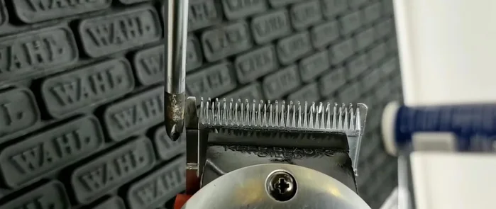 Ensure the blades are slightly to the right of center on the stationary blade (under-tuned). Avoid over-tuning.