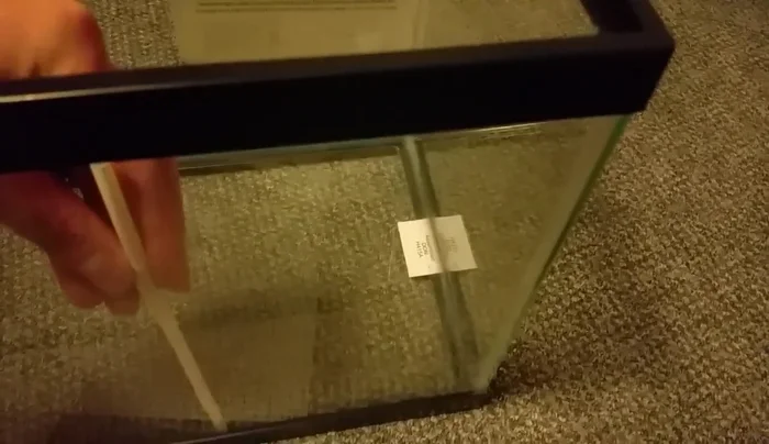 Immediately replace the top of the sealant container to prevent hardening.