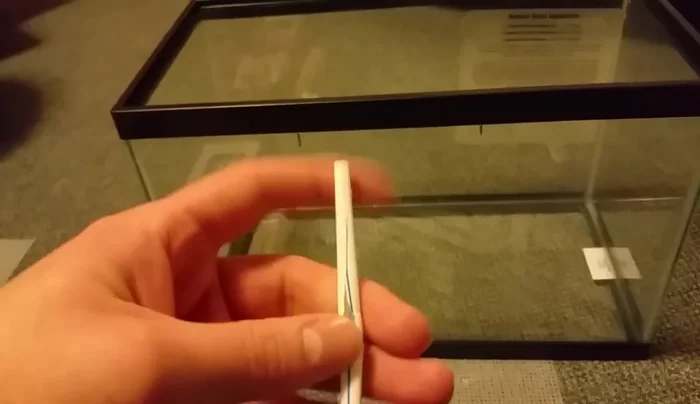 Cut slits along one side of the straws, going all the way to the bottom.