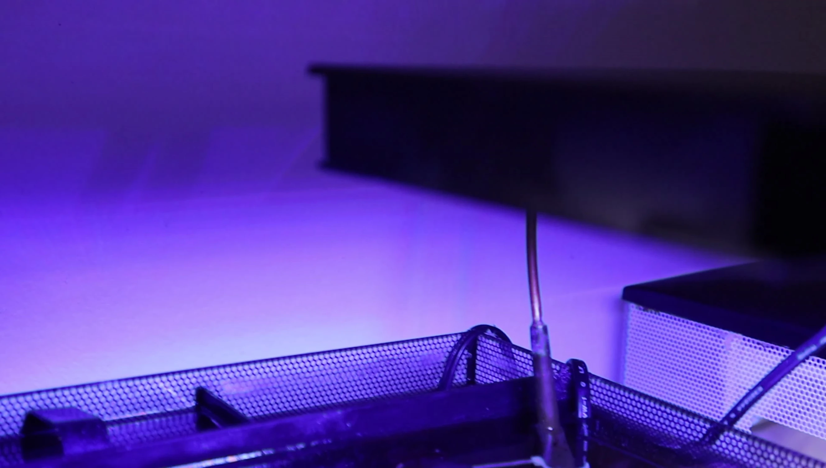 The Fluval Sea Nano light fixture