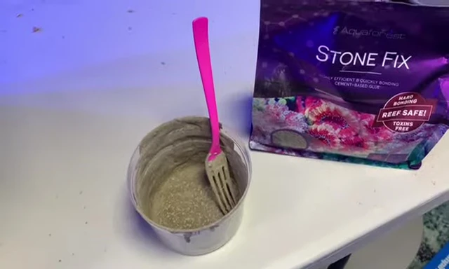 Demonstration of the quick-setting nature of the Stone Fix