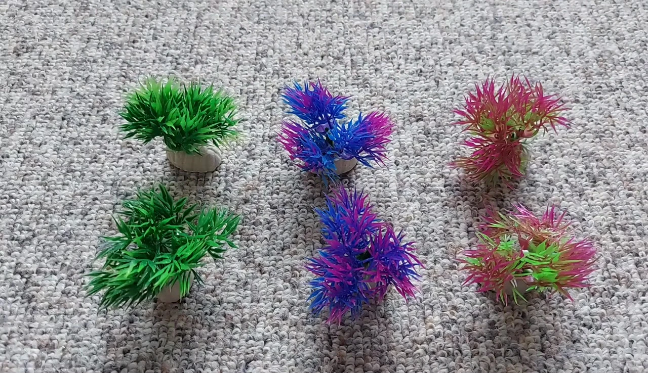 Close-up of the smallest plastic plants.