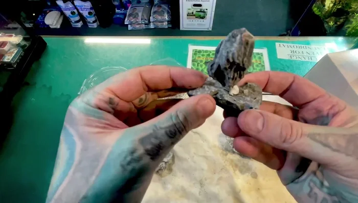 Allow the glue to set completely. You can add extra tissue paper and glue for added strength and to fill gaps.