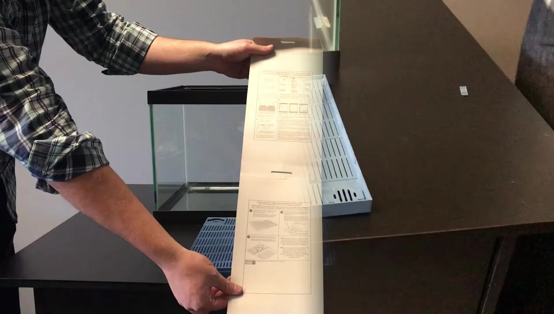 Separating and connecting the filter plates