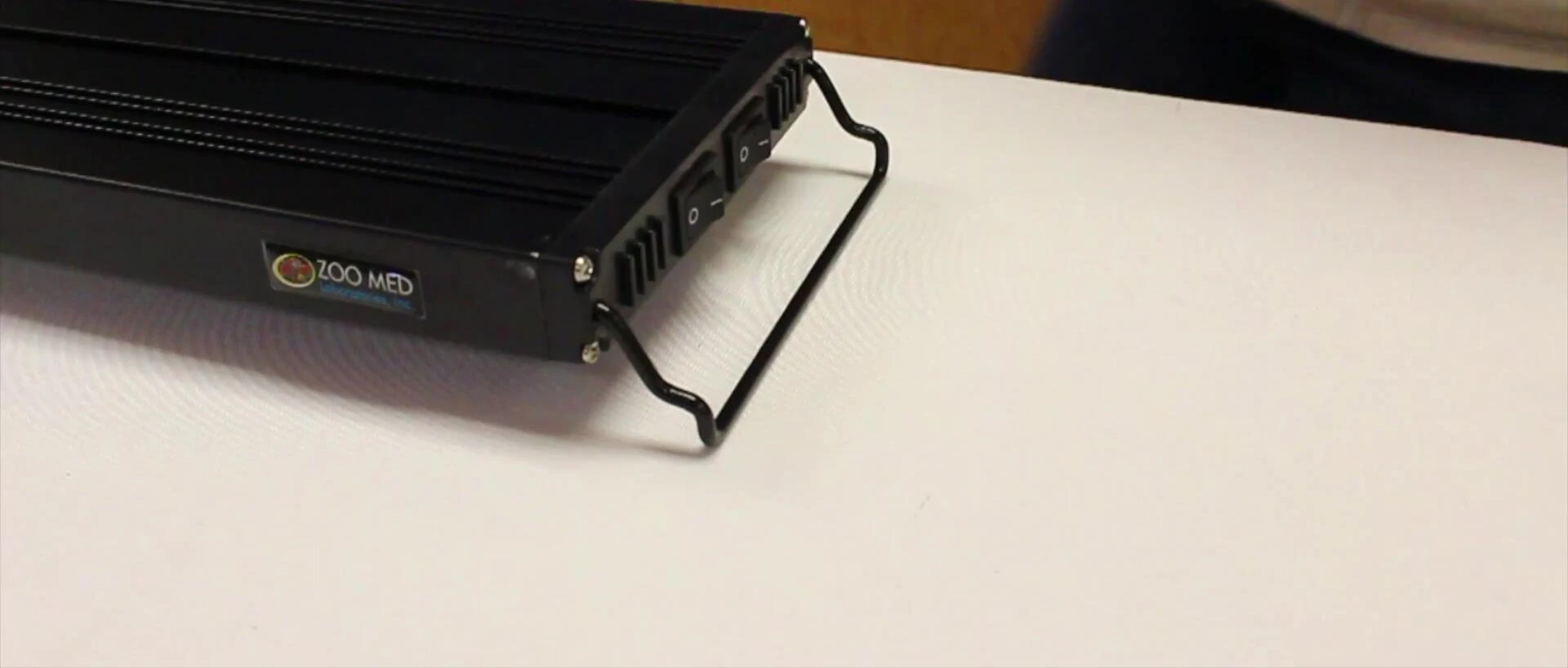 Demonstration of adjusting the mounting rails to fit the aquarium