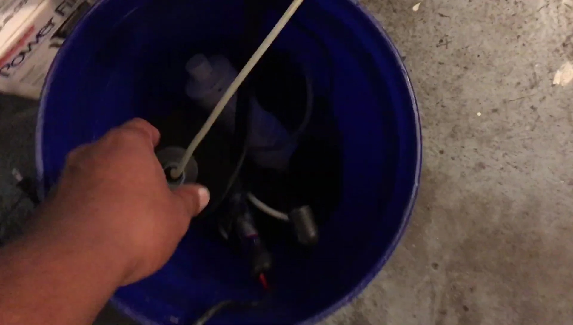 Sponge filter with weight