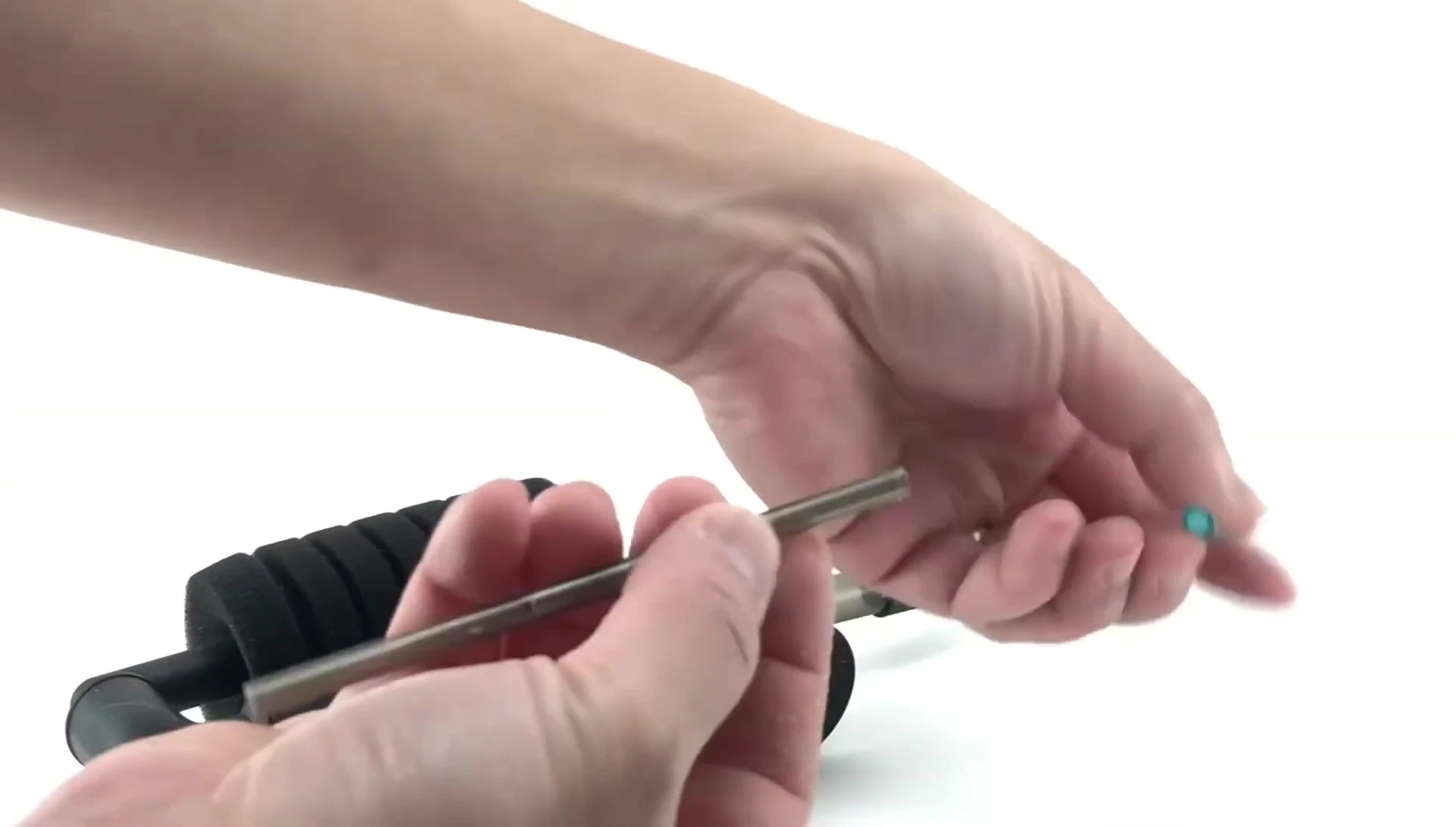 Connecting the airline pipe