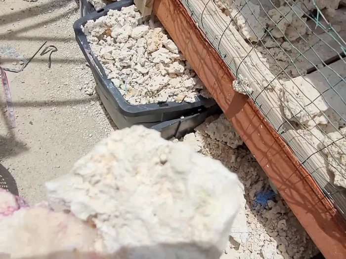 Apply the rock powder to the seam to conceal the crack.