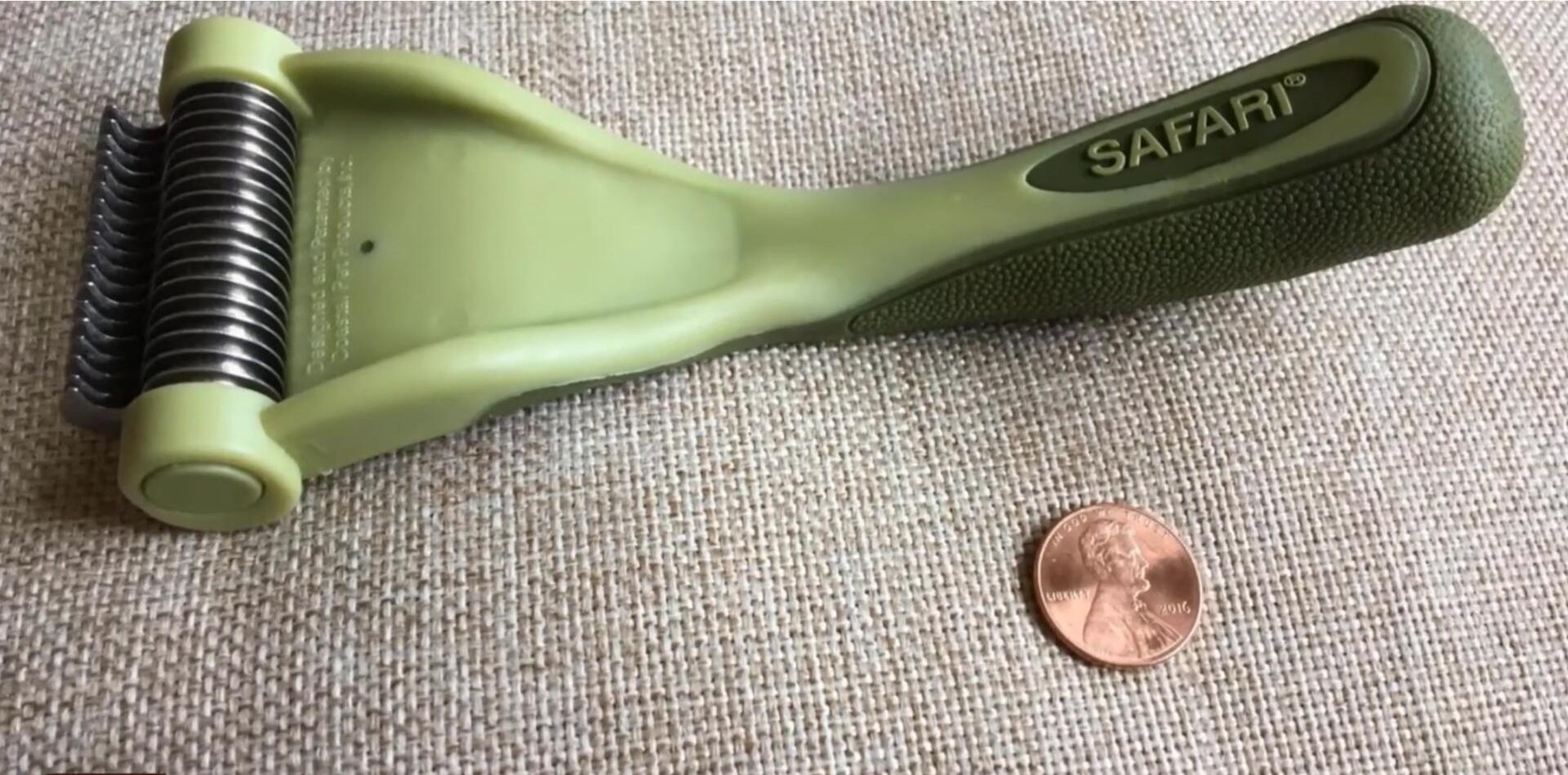 Close-up of the Safari Shed Magic Deshedder