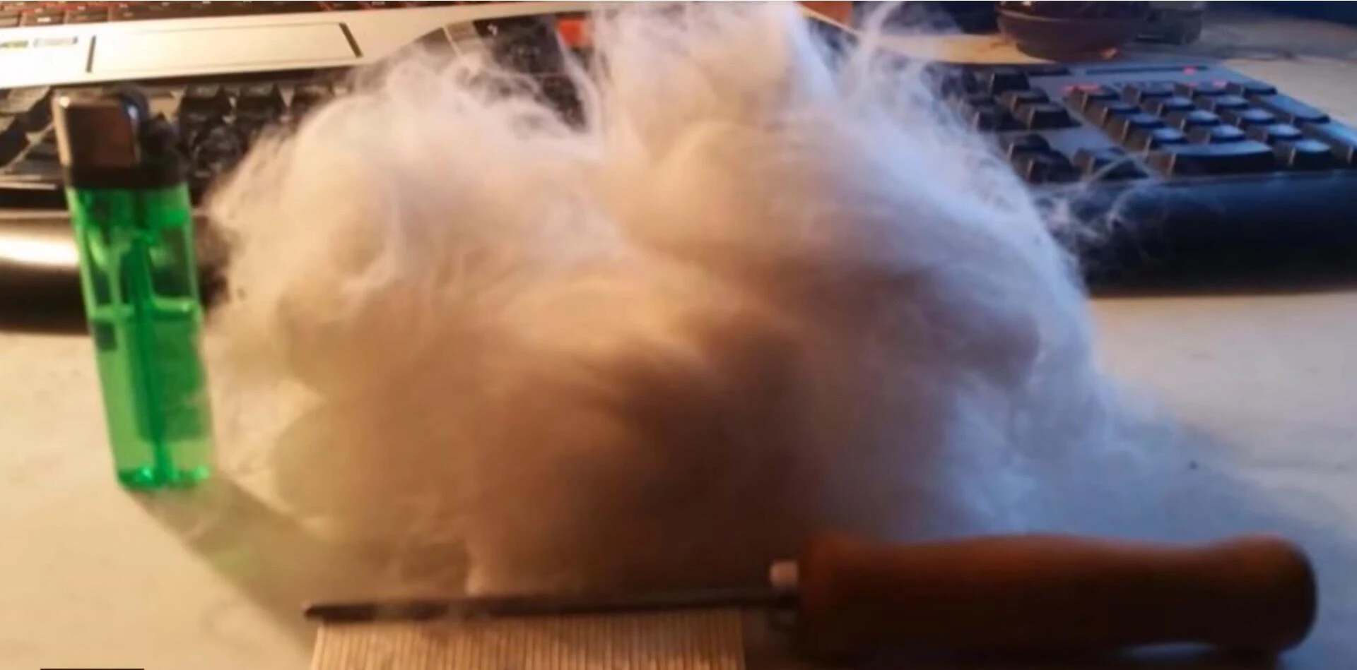 Close-up of the Safari Shedding Cat Comb