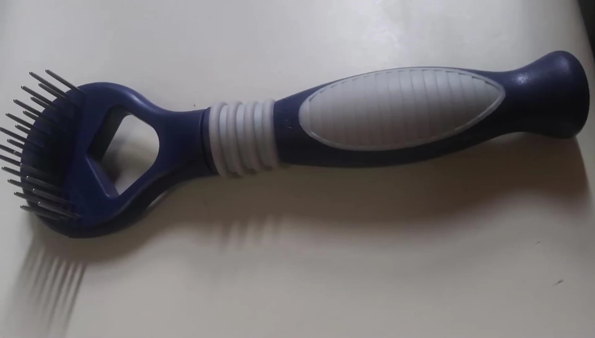 The brush's unique pin arrangement