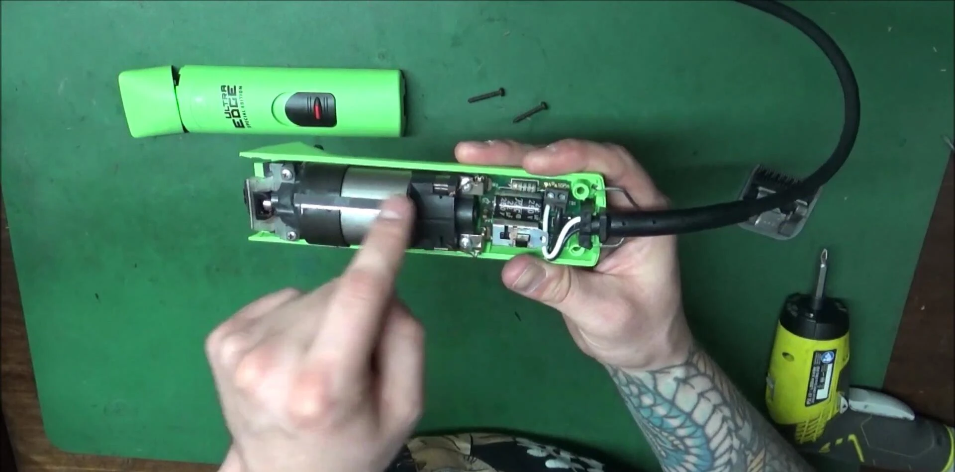 Close-up on the cam bearing.