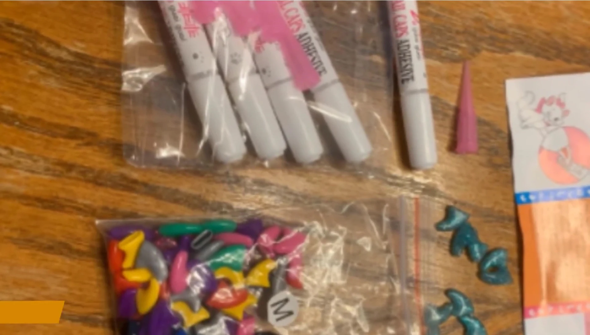 Mcool 100 Cat Nail Caps packaging and color variety