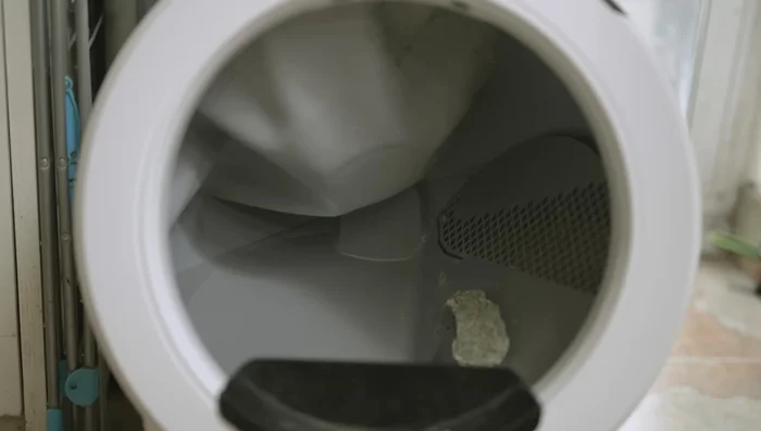 Add some used litter from the manual box to the automatic box to make the new box smell familiar to your cat.