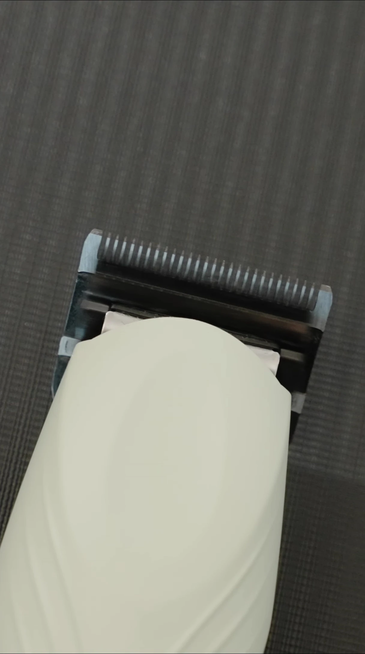 Internal shot showing the brushless motor of the Wahl KMC+ clipper.