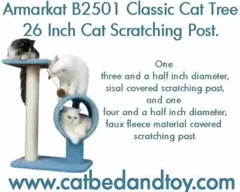 Close-up view of the sisal scratching post