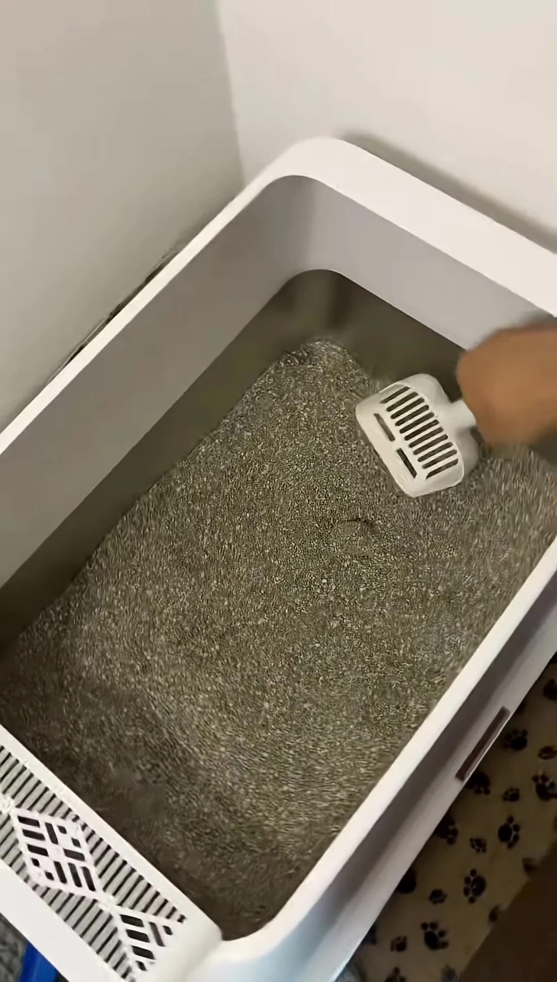 The cat litter clumped together easily in the stainless steel box