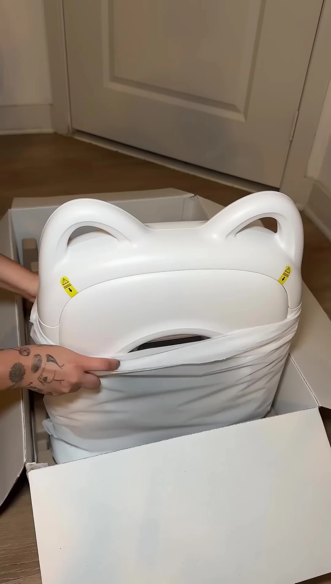 Showcase of the built-in snack storage compartment.