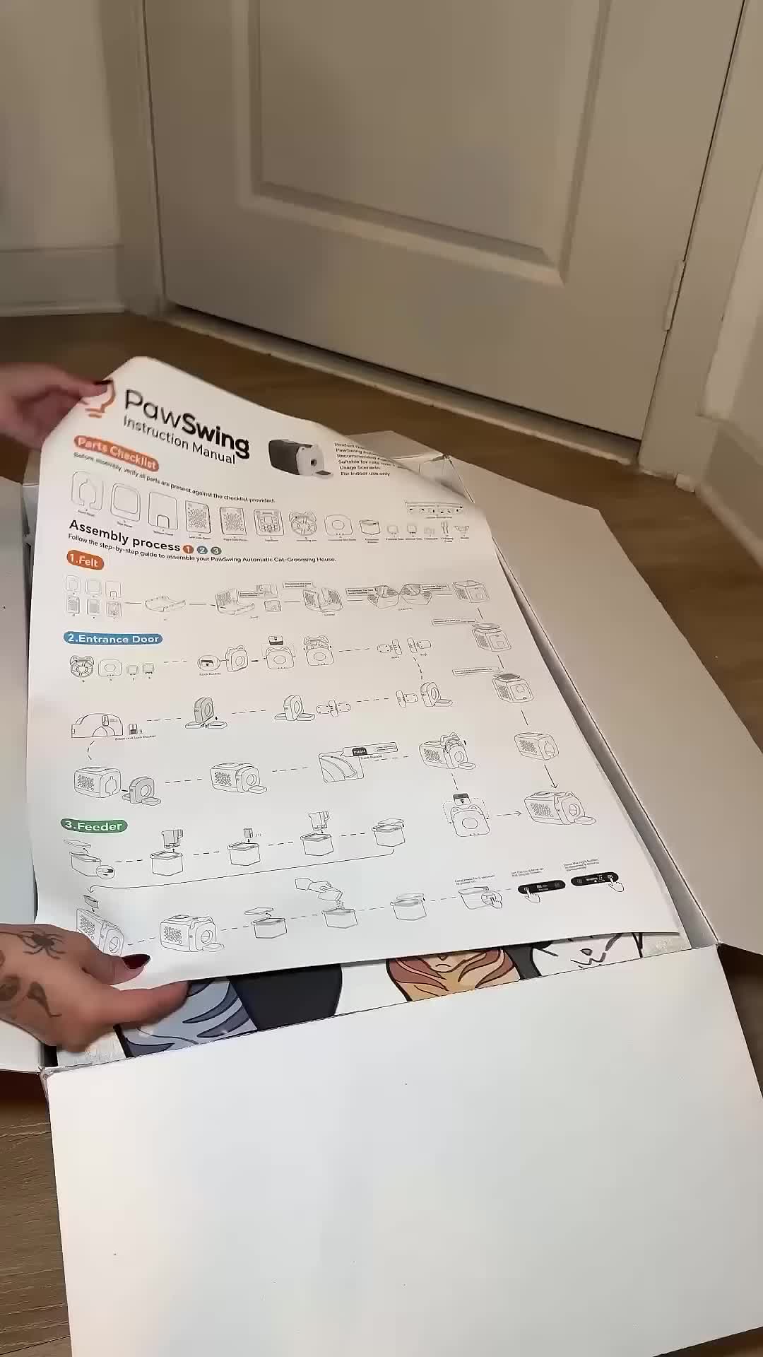 Close-up of the PawSwing Auto Comb Pro packaging.