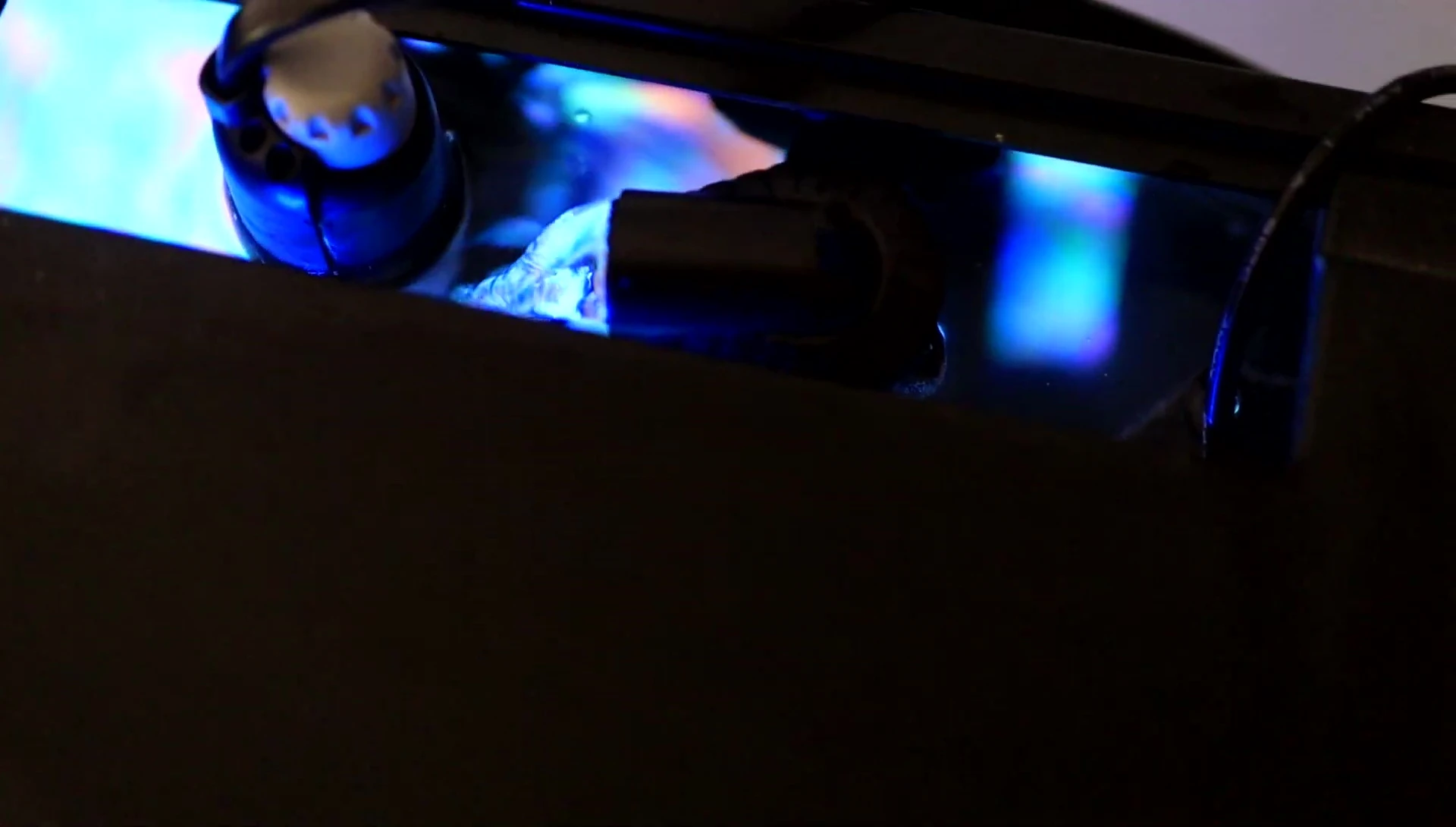 The filter in operation in the tank